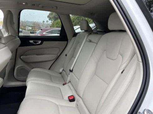 Used 2023 Volvo XC60 B5 Plus image 5