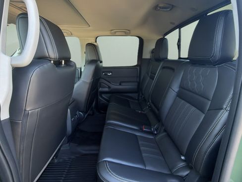 Used 2024 Nissan Frontier SL w/ Technology Package AWD/4WD image 42