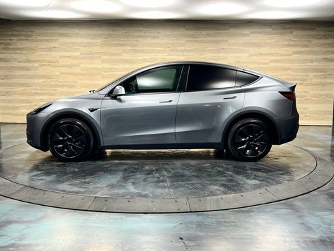 Used 2025 Tesla Model Y Long Range AWD/4WD image 18