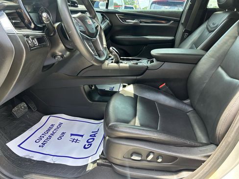 Used 2020 Cadillac XT5 Premium Luxury FWD image 9