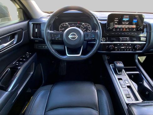 Used 2022 Nissan Pathfinder SL FWD image 6