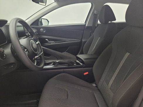 Used 2025 Hyundai Elantra SE FWD image 17