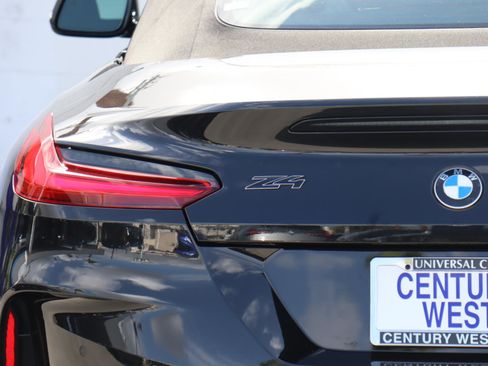 Used 2025 BMW Z4 M40i w/ Premium Package image 25