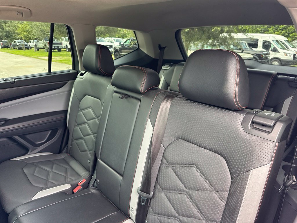 Certified 2024 Volkswagen Atlas Peak Edition SE AWD/4WD image 11