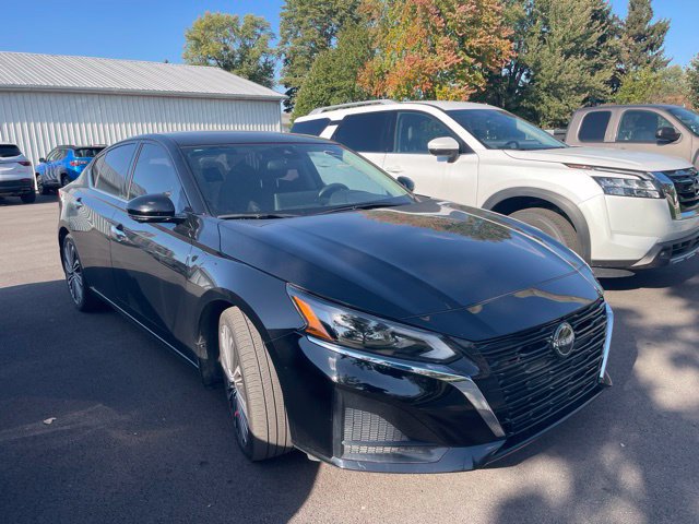 Used 2024 Nissan Altima 2.5 SL FWD image 2