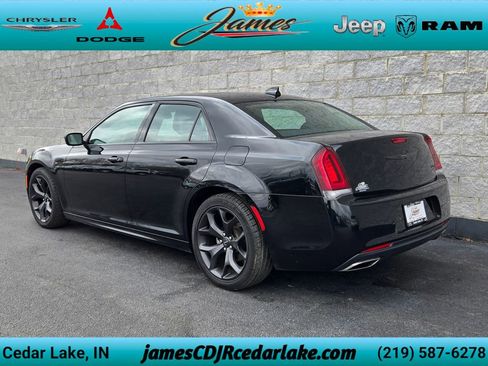 Used 2023 Chrysler 300 Touring L w/ Popular Equipment Group RWD image 3