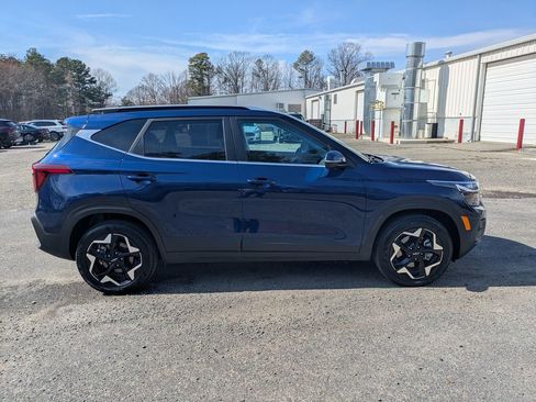 Used 2025 Kia Seltos EX image 3
