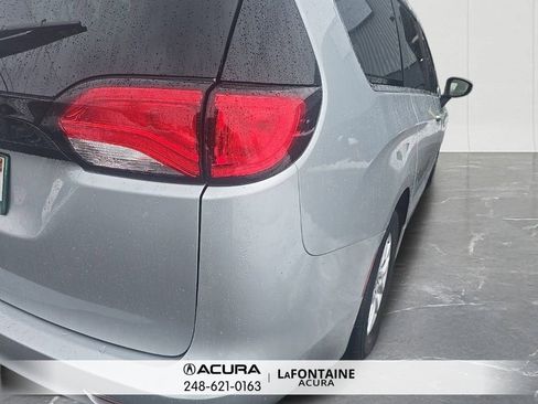 Used 2023 Chrysler Voyager LX image 6