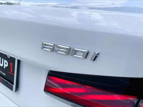 Used 2023 BMW 530i w/ Premium Package RWD image 9