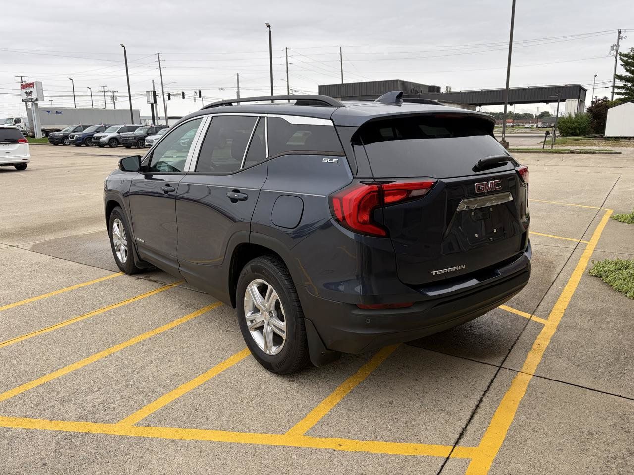Used 2018 GMC Terrain SLE w/ Driver Convenience Package FWD image 5
