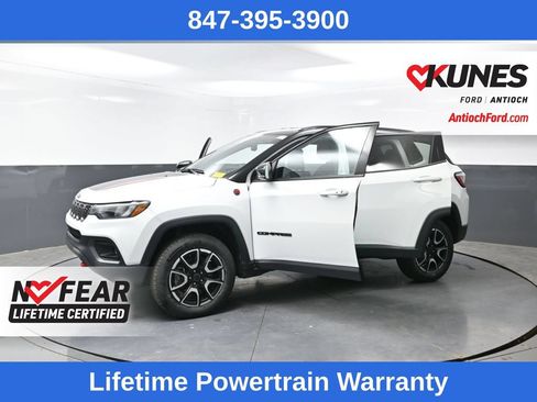Used 2025 Jeep Compass Trailhawk AWD/4WD image 46