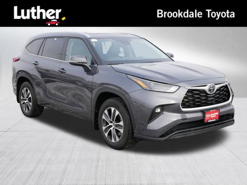 Certified 2022 Toyota Highlander XLE image 1