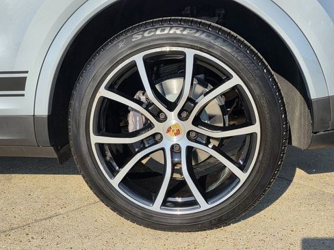 Used 2021 Porsche Cayenne Coupe image 14