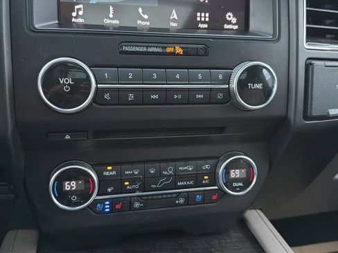 Used 2018 Ford Expedition Limited w/ Equipment Group 301A AWD/4WD image 28