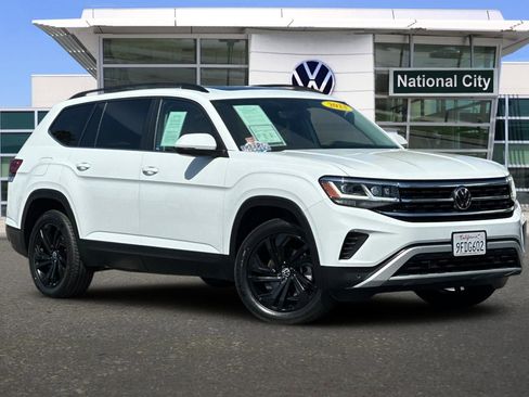 Certified 2023 Volkswagen Atlas SE w/ Panoramic Sunroof Package image 2