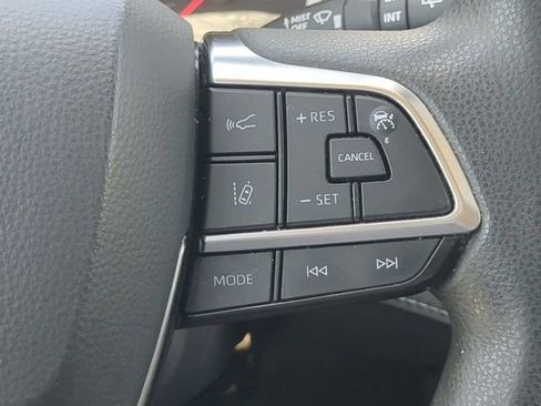 Used 2021 Toyota Highlander L image 24