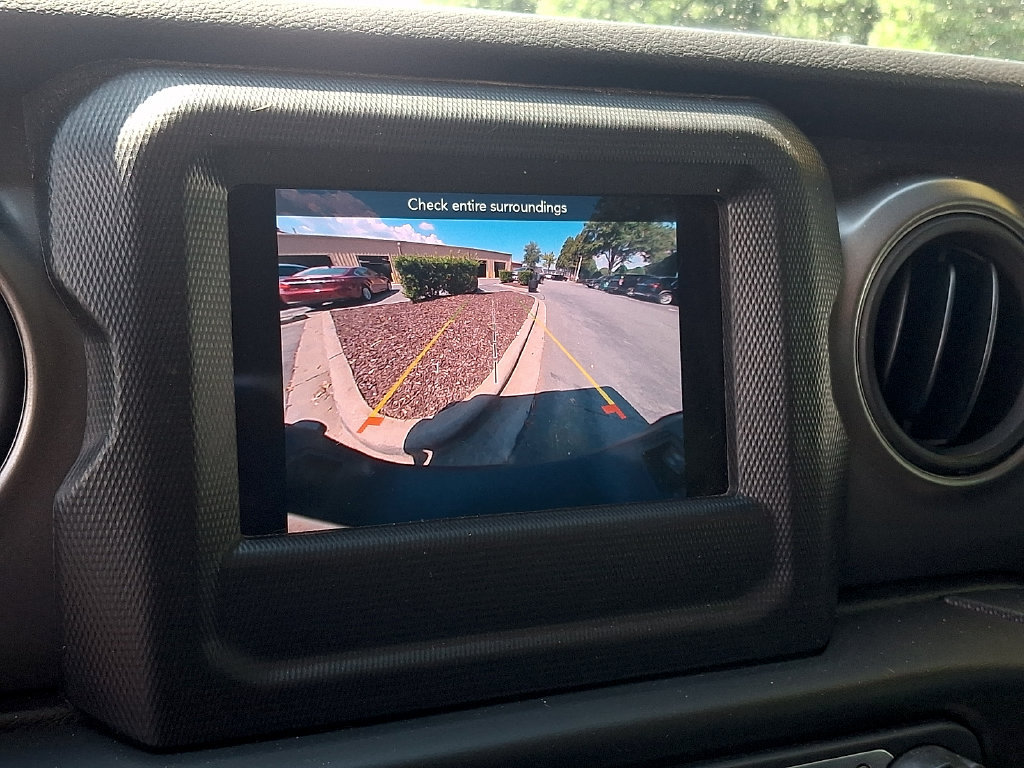 Used 2023 Jeep Gladiator Sport AWD/4WD image 17