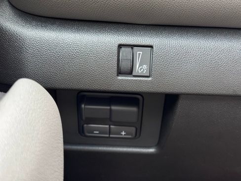 Used 2024 Chevrolet Colorado ZR2 w/ Technology Package AWD/4WD image 34
