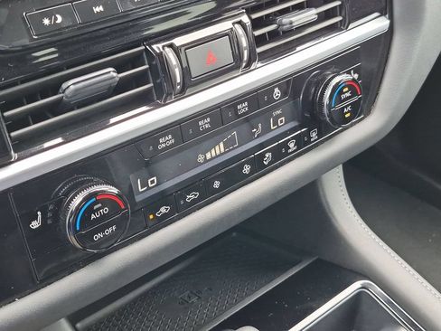 Used 2025 Nissan Pathfinder SL AWD/4WD image 20