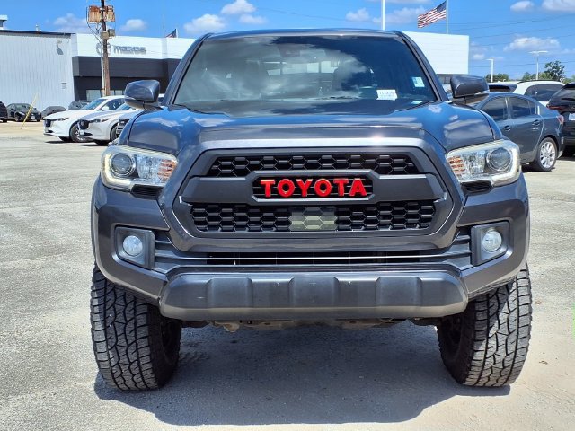 Used 2019 Toyota Tacoma TRD Off-Road AWD/4WD image 4