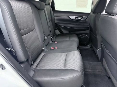 Used 2018 Nissan Rogue SV w/ Premium Package FWD image 21