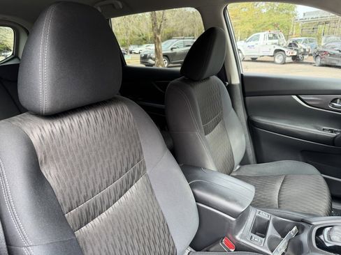 Used 2019 Nissan Rogue SV w/ Premium Package image 10