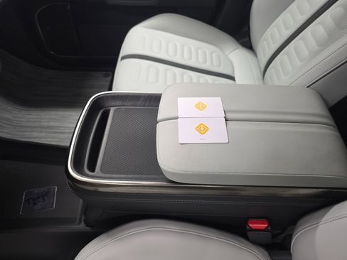 Used 2023 Rivian R1S Adventure image 31