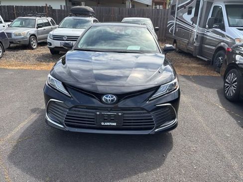 Used 2022 Toyota Camry XLE w/ Navigation Upgrade Package FWD image 3