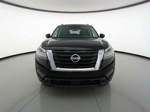 Used 2025 Nissan Pathfinder SV image 2