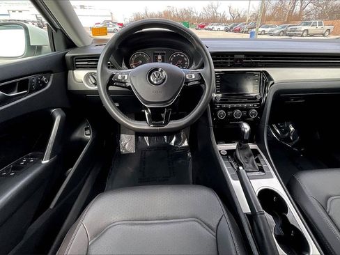 Used 2022 Volkswagen Passat 2.0T SE image 5