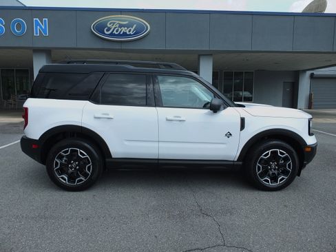 Used 2025 Ford Bronco Sport Outer Banks w/ Outer Banks Tech Package+ AWD/4WD image 2