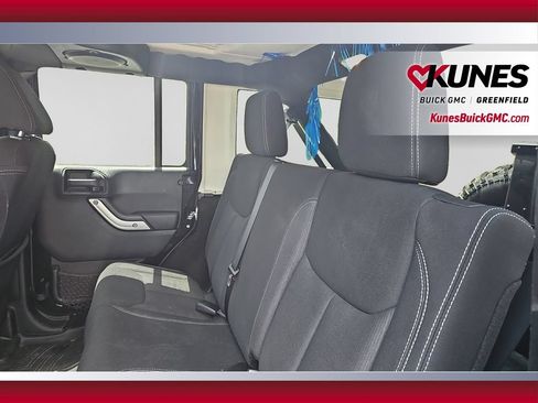 Used 2013 Jeep Wrangler Unlimited Rubicon w/ Connectivity Group AWD/4WD image 18