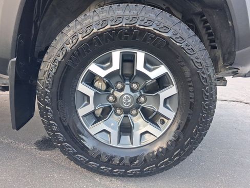 Used 2023 Toyota Tacoma TRD Off-Road w/ Technology Package AWD/4WD image 30