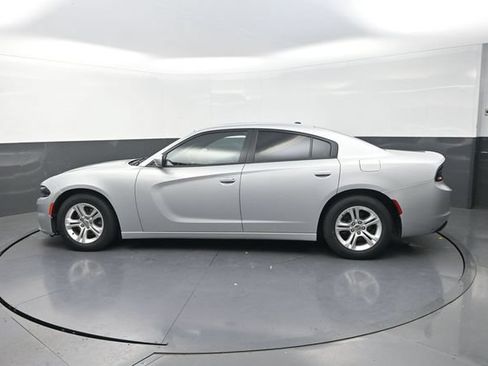 Used 2020 Dodge Charger SXT w/ Leather Interior Group RWD image 4