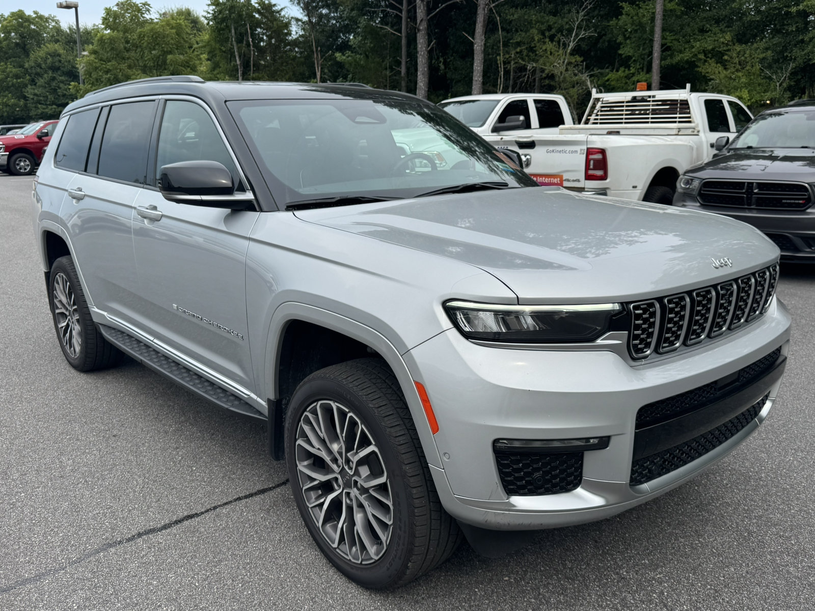 Used 2024 Jeep Grand Cherokee L Summit AWD/4WD image 3