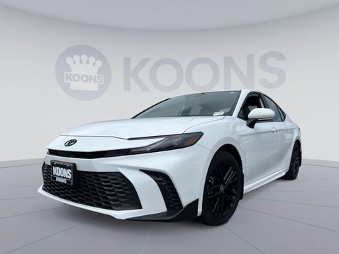 Used 2025 Toyota Camry LE AWD/4WD image 1