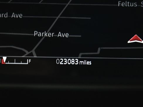 Used 2025 Land Rover Discovery S image 22