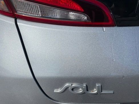 Used 2022 Kia Soul LX w/ Technology Package image 18