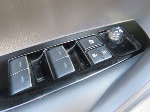 Certified 2023 Toyota Corolla SE image 33