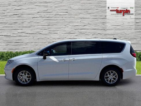 New 2025 Chrysler Pacifica Select image 2