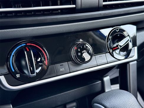 Used 2023 Kia Seltos LX image 16