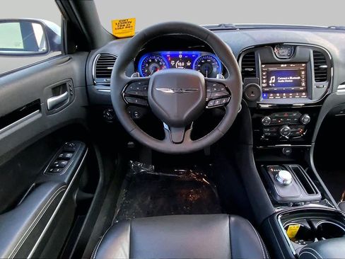 Used 2023 Chrysler 300 S w/ Comfort Group RWD image 6