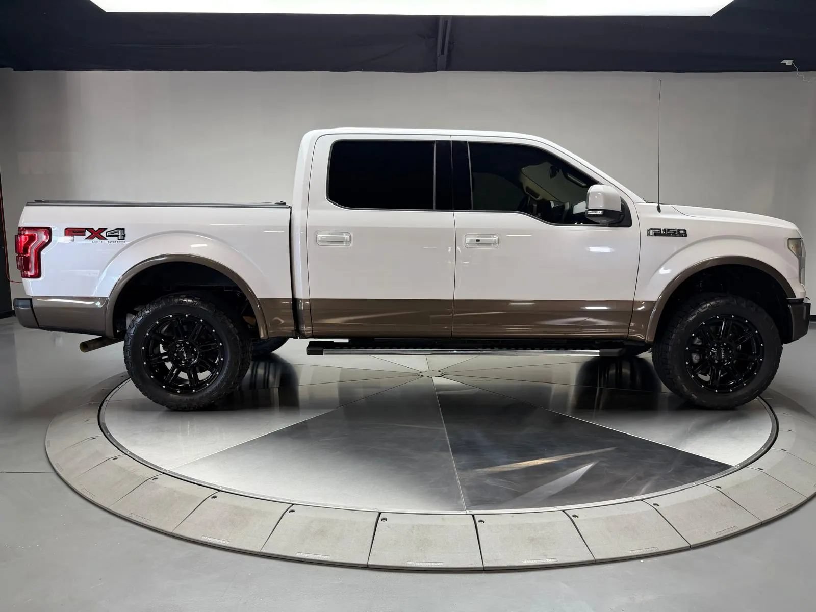 Used 2015 Ford F150 Lariat w/ Equipment Group 501A Mid AWD/4WD image 6