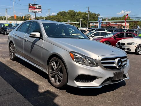 Used 2016 Mercedes-Benz E 350 4MATIC Sedan w/ Premium Package image 4