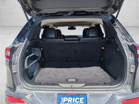 Used 2018 Jeep Cherokee Latitude Plus image 18