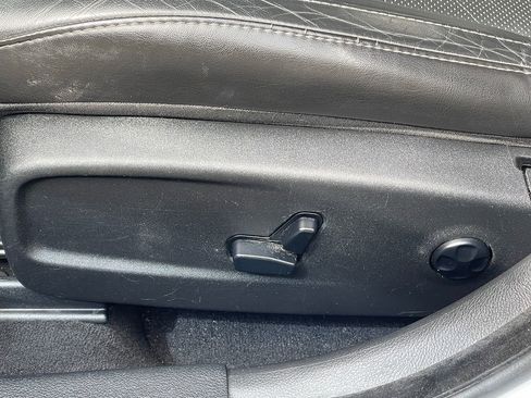 Used 2019 Dodge Charger SXT w/ Leather Interior Group RWD image 17