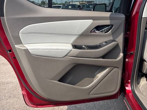 Used 2018 Chevrolet Traverse Premier w/ Driver Confidence II Package FWD image 24