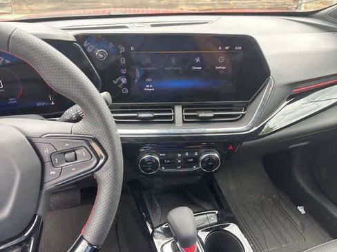 Used 2026 Chevrolet Trax RS w/ Sunroof Package image 21