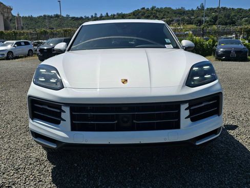 Used 2024 Porsche Cayenne AWD/4WD image 16