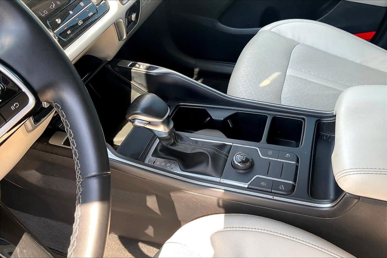 Certified 2022 Kia Sorento S w/ Panoramic Sunroof Package FWD image 14